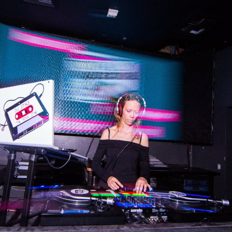 Female Turntable Dj in USA - DJ Staci 
